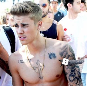 Justin Bieber loves to show off his abs **USA ONLY**